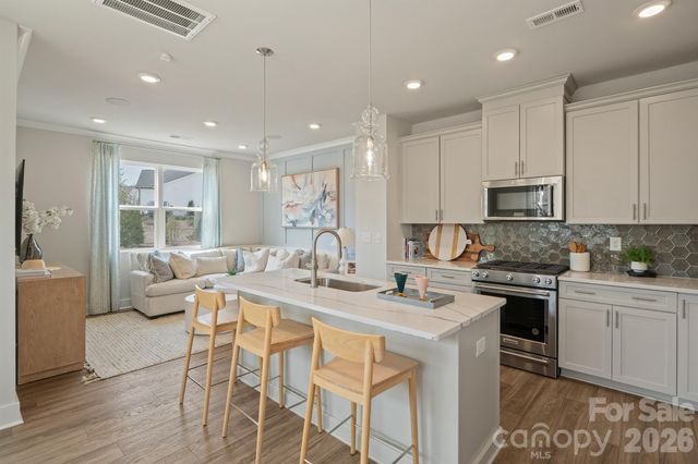 9721 Munsing Drive, Charlotte, NC 28269