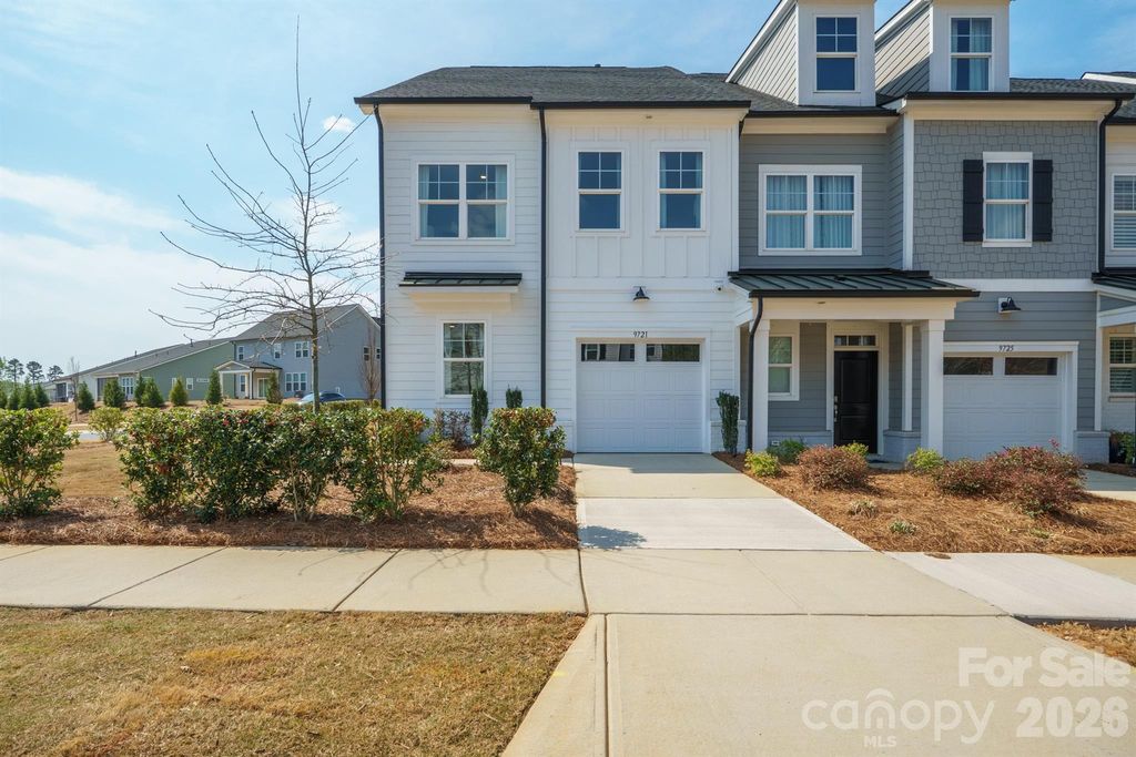 9721 Munsing Drive, Charlotte, NC 28269