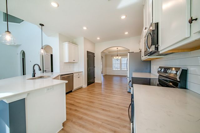 154 Red Oak Place, Smiths Station, AL 36877