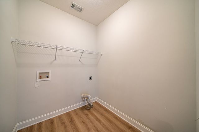 154 Red Oak Place, Smiths Station, AL 36877