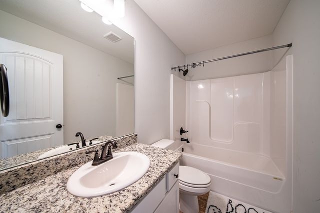 154 Red Oak Place, Smiths Station, AL 36877