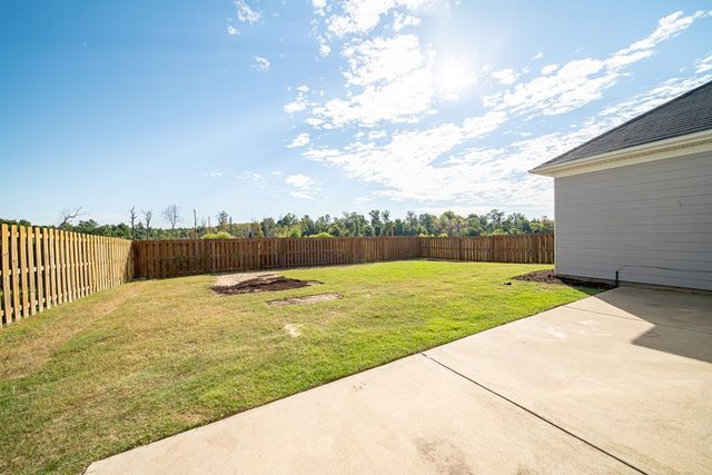 154 Red Oak Place, Smiths Station, AL 36877