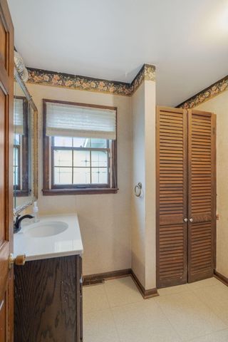 218 W 38th Court, Griffith, IN 46319