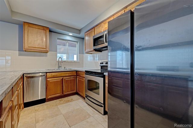 5936 Warbler Drive, Independence Charter Township, MI 48346