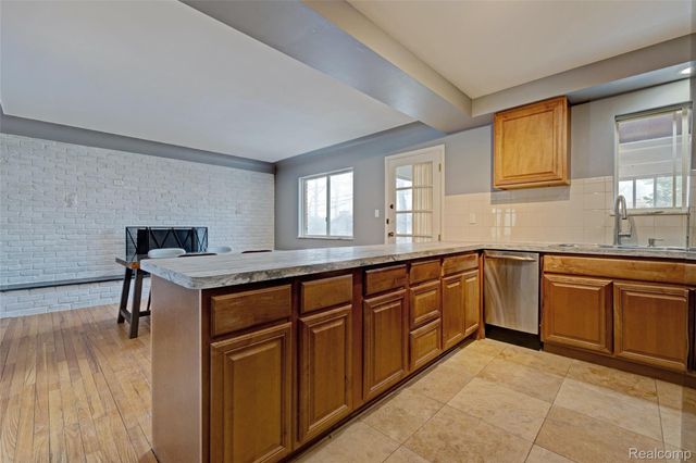 5936 Warbler Drive, Independence Charter Township, MI 48346