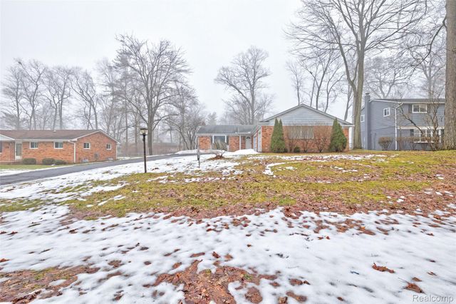 5936 Warbler Drive, Independence Charter Township, MI 48346