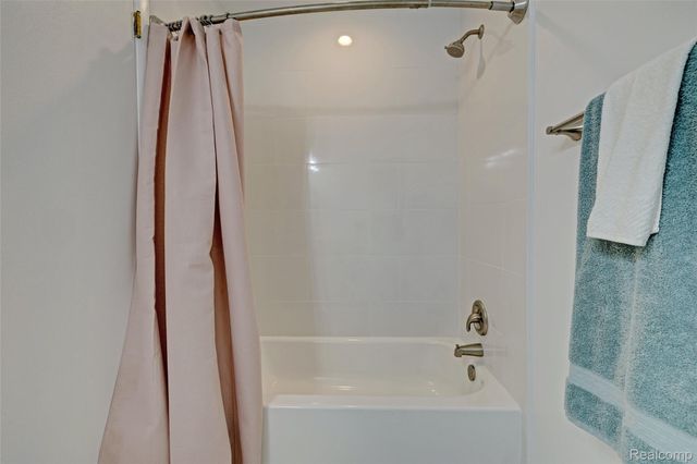 5936 Warbler Drive, Independence Charter Township, MI 48346