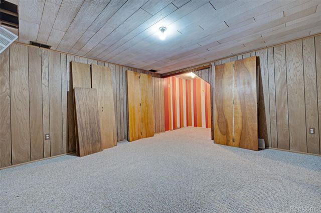 5936 Warbler Drive, Independence Charter Township, MI 48346