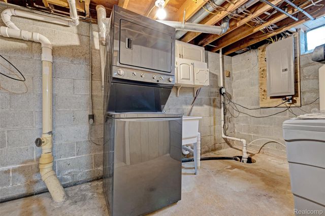 5936 Warbler Drive, Independence Charter Township, MI 48346