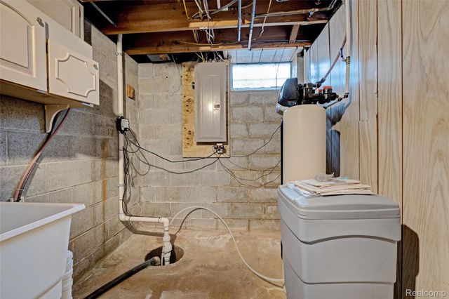 5936 Warbler Drive, Independence Charter Township, MI 48346