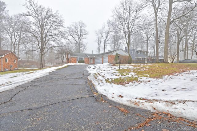 5936 Warbler Drive, Independence Charter Township, MI 48346