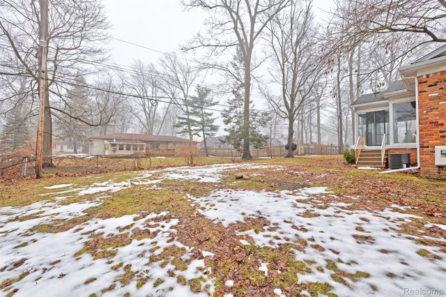 5936 Warbler Drive, Independence Charter Township, MI 48346