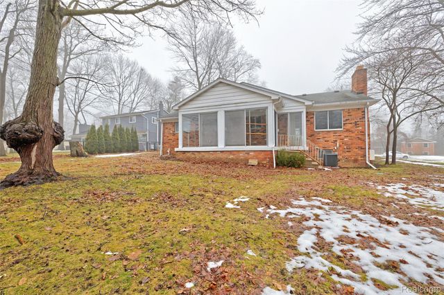 5936 Warbler Drive, Independence Charter Township, MI 48346