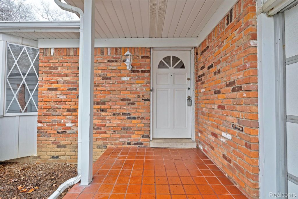 5936 Warbler Drive, Independence Charter Township, MI 48346