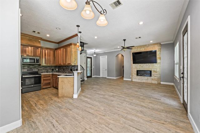 13191 Royal Lake Drive, Conroe, TX 77303