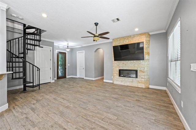13191 Royal Lake Drive, Conroe, TX 77303