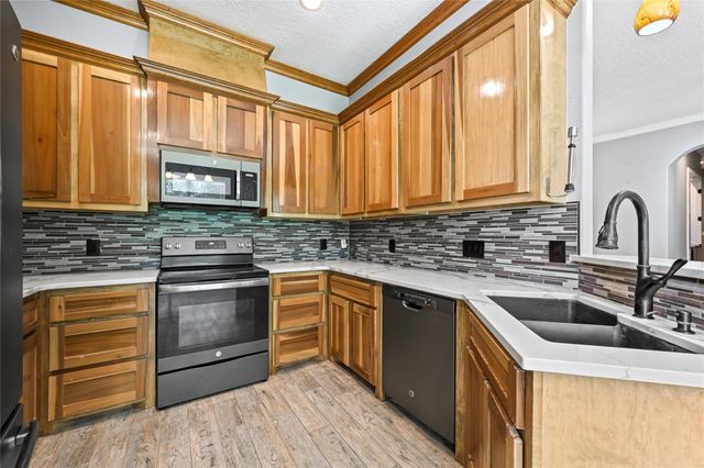 13191 Royal Lake Drive, Conroe, TX 77303