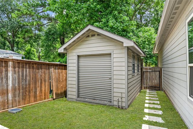 13191 Royal Lake Drive, Conroe, TX 77303