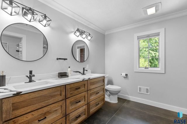 4513 S Southridge Dr Drive, Sioux Falls, SD 57105