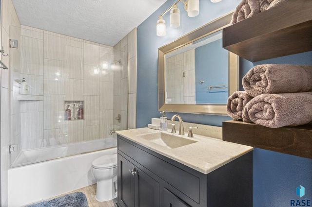 4513 S Southridge Dr Drive, Sioux Falls, SD 57105