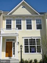 2460 BATTERY HILL CIR, Woodbridge, VA 22191