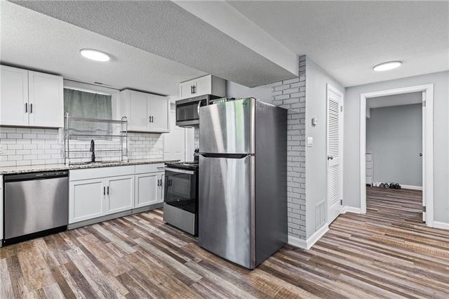 914 N Arrowhead Drive, Independence, MO 64056