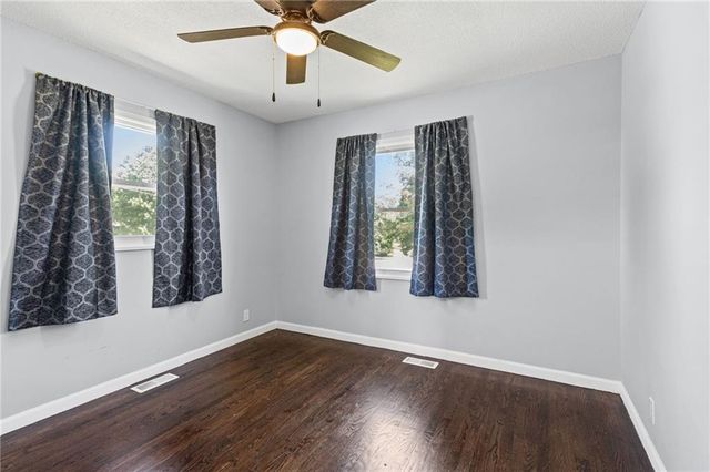 914 N Arrowhead Drive, Independence, MO 64056