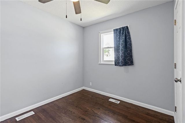 914 N Arrowhead Drive, Independence, MO 64056