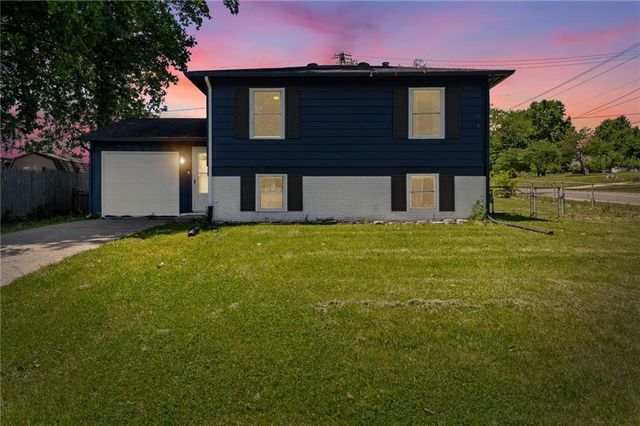 914 N Arrowhead Drive, Independence, MO 64056