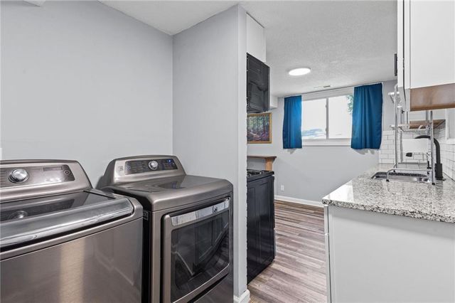 914 N Arrowhead Drive, Independence, MO 64056