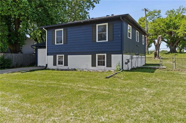 914 N Arrowhead Drive, Independence, MO 64056