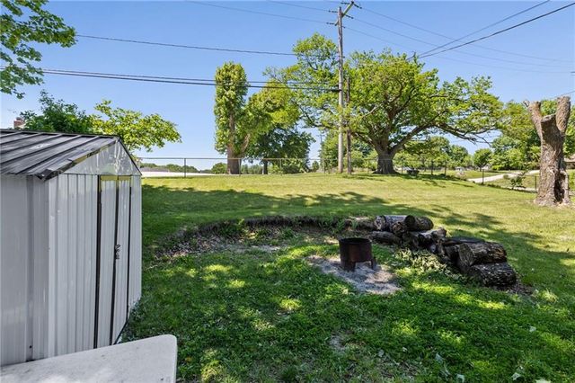 914 N Arrowhead Drive, Independence, MO 64056