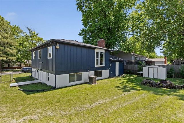 914 N Arrowhead Drive, Independence, MO 64056