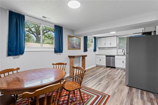 914 N Arrowhead Drive, Independence, MO 64056