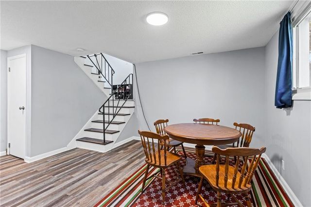 914 N Arrowhead Drive, Independence, MO 64056