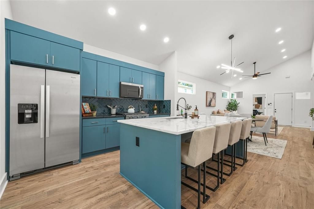 581 Woods NW Drive, Atlanta, GA 30318