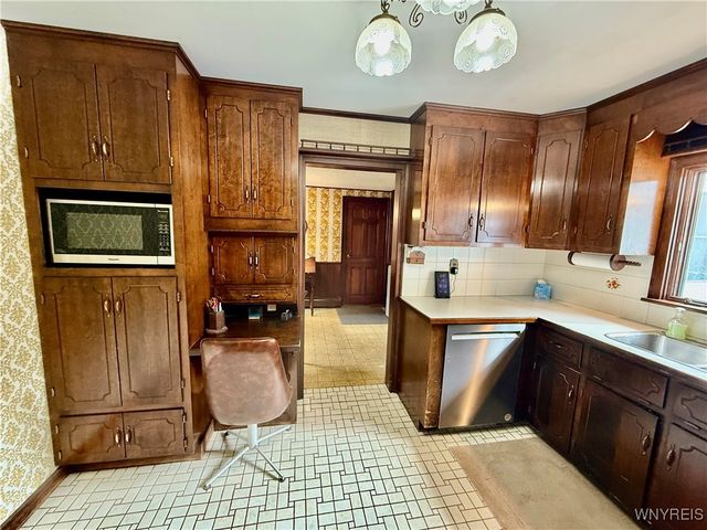 32 Gardner St, Pomfret, NY 14063