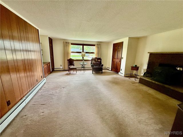 32 Gardner St, Pomfret, NY 14063