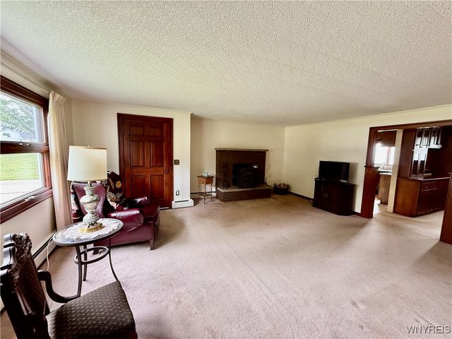 32 Gardner St, Pomfret, NY 14063