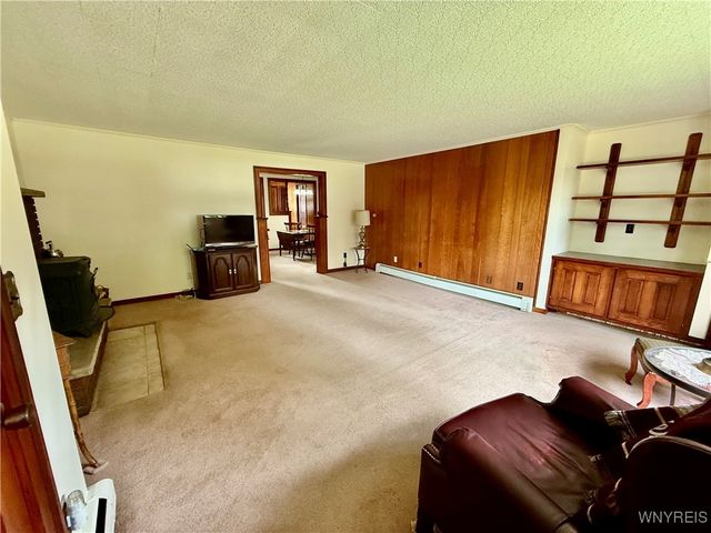 32 Gardner St, Pomfret, NY 14063