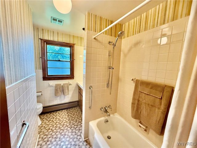 32 Gardner St, Pomfret, NY 14063