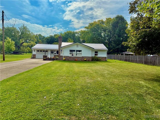 32 Gardner St, Pomfret, NY 14063