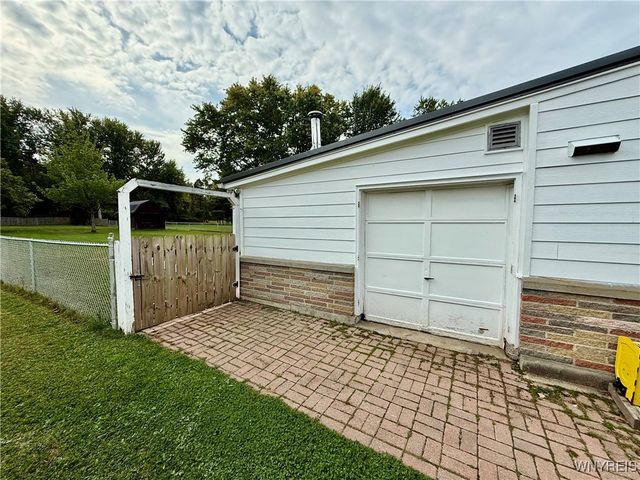 32 Gardner St, Pomfret, NY 14063