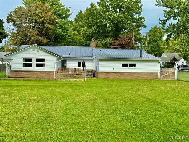 32 Gardner St, Pomfret, NY 14063
