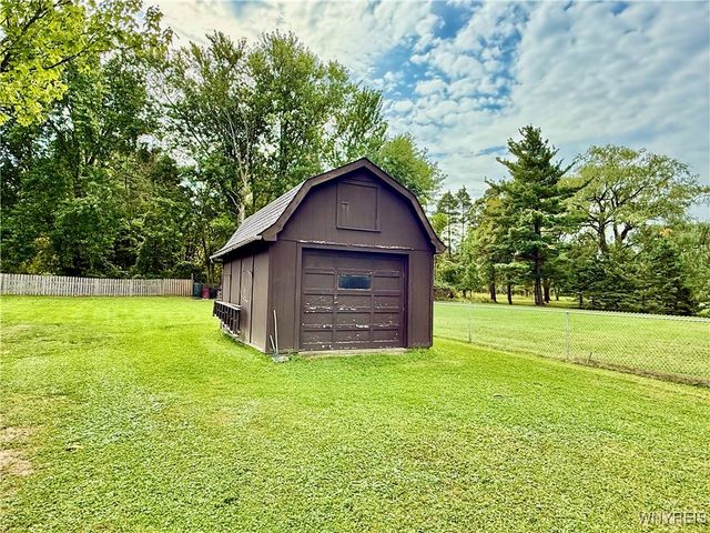 32 Gardner St, Pomfret, NY 14063