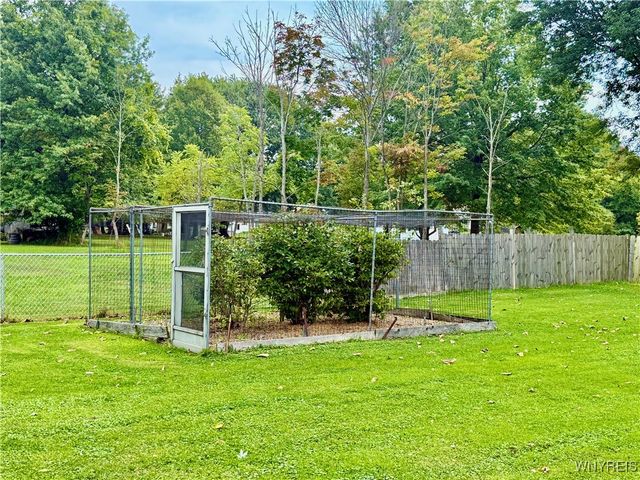 32 Gardner St, Pomfret, NY 14063