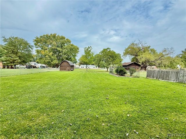 32 Gardner St, Pomfret, NY 14063
