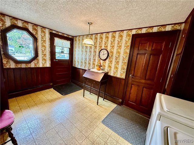 32 Gardner St, Pomfret, NY 14063