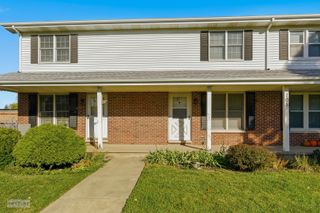 105 COLONIAL Parkway B, Yorkville, IL 60560