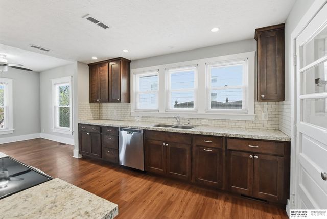 5812 Cedar Street, Omaha, NE 68106